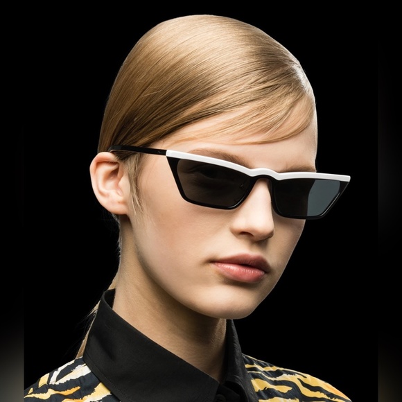 Prada SPR19U Sunglasses - Picture 1 of 10